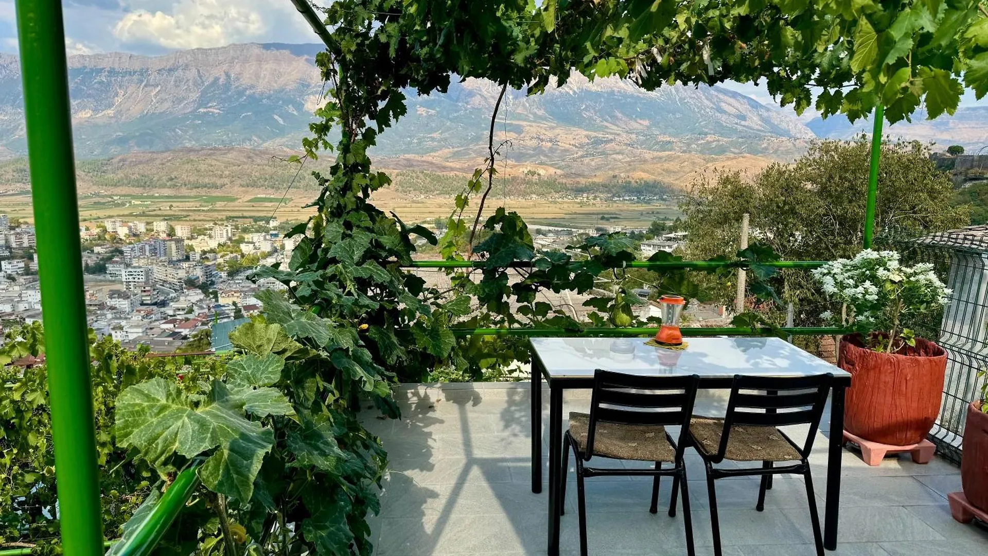 Panoramic View Guest House Gjirokastër